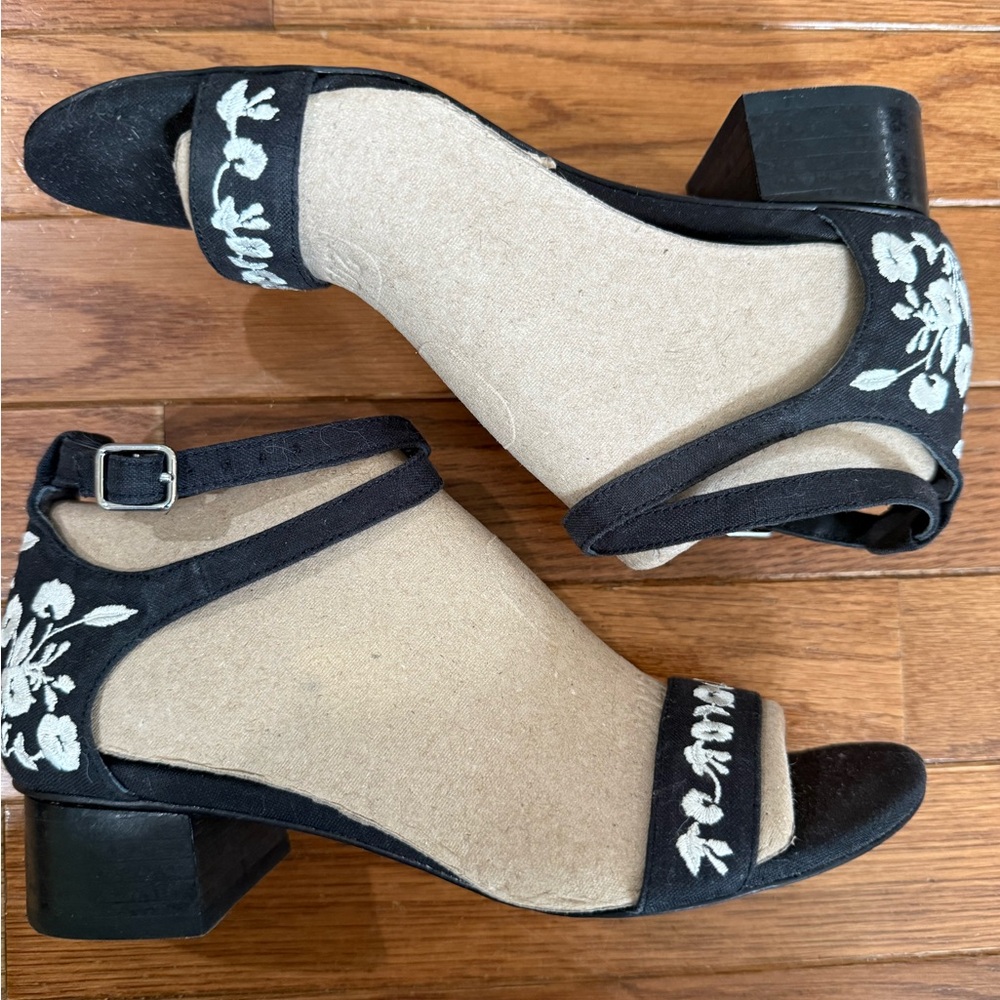 Lauren Ralph Lauren Black Block Heel Sandals with White Floral Embroidery